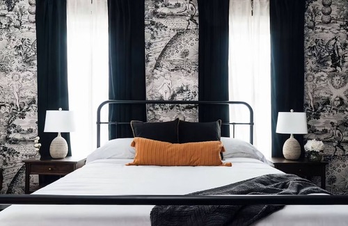 Five Points South Hotel | Perfect for Relaxation & Exploration in Birmingham's Heart! Pets Allowed