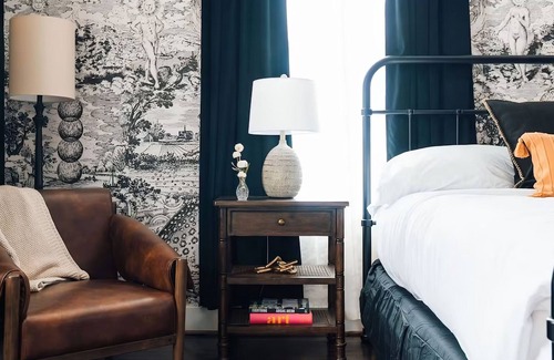 Five Points South Hotel | Perfect for Relaxation & Exploration in Birmingham's Heart! Pets Allowed