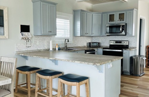McCutcheon Field House | Perfect for Fall Fishing 2 day min/Sun-Sun Summer rental/Ocean & Sound View