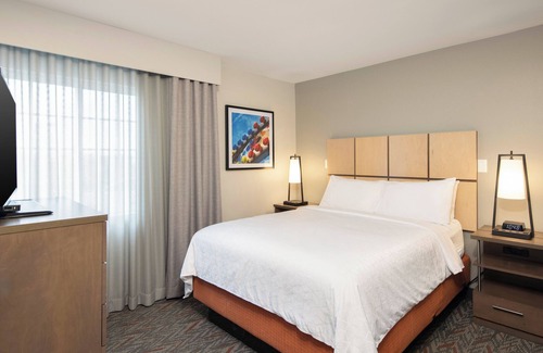 Anaheim Resort Hotel | Perfect For Your Group | Queen Bed Each to 4 Suite & Kitchen
