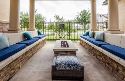 Barker Apartment | Perfect Get-A-Way or Meeting Space