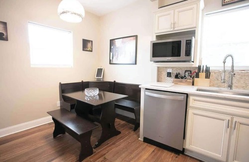 Roanoke Apartment | PERFECT GETAWAY IN DOWNTOWN WITH LUXURIOUS BATH
