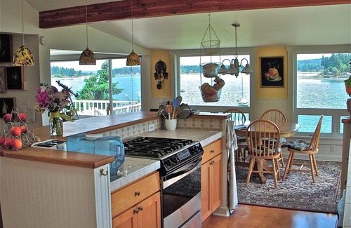 Burley House | Perfect Getaway: Yacht Club Waterfront Luxury Beach House