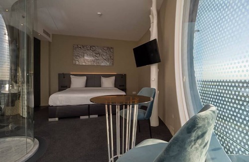 Zuidoost Hotel | Perfect Group getaway | Nature escape, Local attractions & Golf course | 2 Units