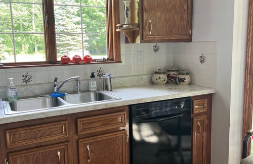 Fremont Cottage | Perfect lakefront family cottage with private dock and room to play!