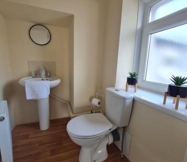 Merthyr Tydfil Apartment | Perfect Location 2 BR serviced apartment Nr Bike Park Wales & Brecon Beacons