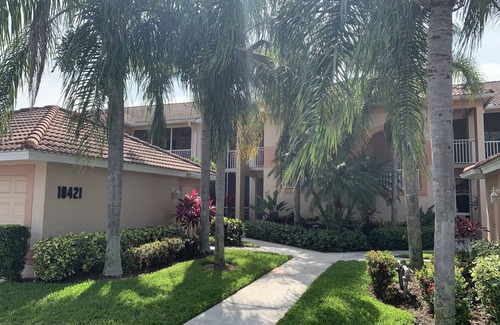 Heritage Palms Condo | Perfect location close to the main club, activity center and neighborhood pool
