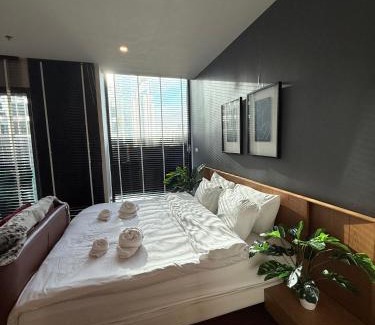 Nong Chaeng Apartment | Perfect Location Direct Skywalk to BTS Thong