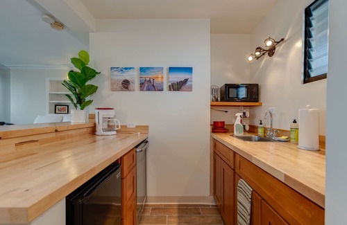 Diamond Head - Kapahulu - St. Louis Apartment | Perfect Location in Waikiki in a Private Queen Bed Studio- WAIKIKI GRAND HOTEL®