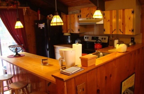 North Conway Ski Chalet | PERFECT LOCATION ! ONE MILE FROM NORTH CONWAY WITH A SECLUDED FEEL !