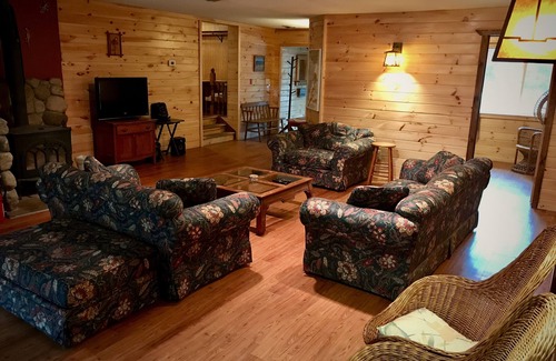 North Creek House | Perfect location right on the upper Hudson River. Just 5 miles from Gore