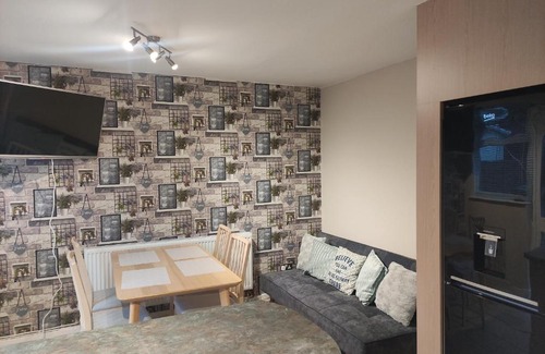 Walsall Apartment | Perfect Place in Walsall/4 bedroom/long term workers or family home