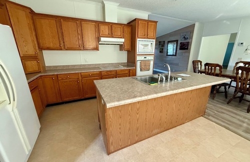 Utica House | Perfect stay over, thru Hinds County, sleeps Four