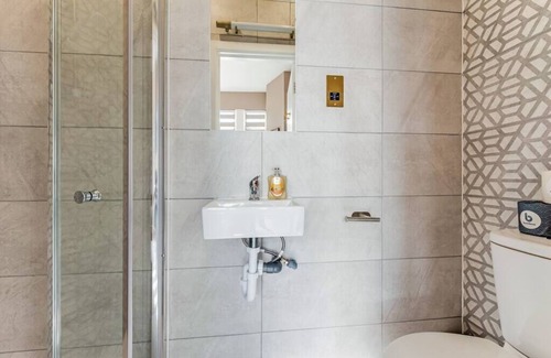 Seven Sisters Condo | Perfect Studio for Travelers - Great Location