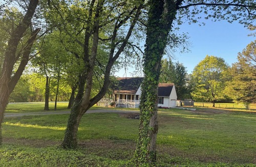 Laceys Spring House | Perfect weekend getaway or extended stay n close to everything
