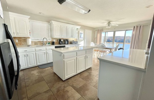 Edgemont House | Perfect year round getaway - On the water! Theater, Fire Pit, Game room, Kayaks