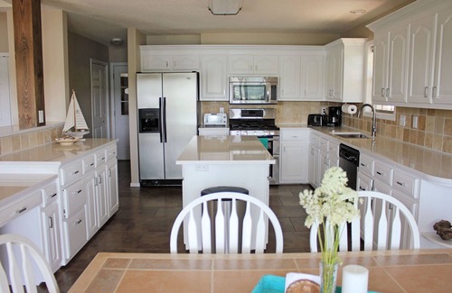 Edgemont House | Perfect year round getaway - On the water! Theater, Fire Pit, Game room, Kayaks