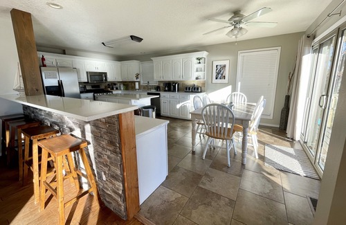 Edgemont House | Perfect year round getaway - On the water! Theater, Fire Pit, Game room, Kayaks