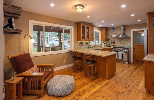 Ponderosa Palisades House | Perfectly Appointed, Close to Downtown w/Summer Backyard Oasis & Hi Speed Wifi