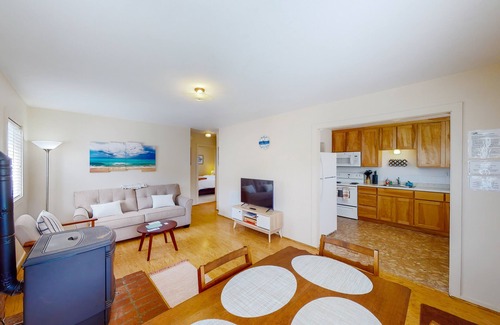 Trinidad Cottage | Perfectly located home with pellet stove - walk to Trinidad State Beach & Harbor
