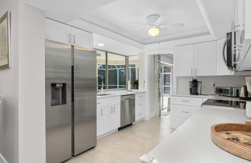Park Shore Villa | Perfectly Located Pool Villa - Walk/Cycle To Private Beach, Shops & Restaurant