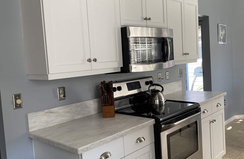 Whitney Beach Villa | Perico Bay Club. Only l mile to Anna Marie Island. 3 Bedroom/2 bath Villa