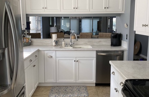 Whitney Beach Villa | Perico Bay Club. Only l mile to Anna Marie Island. 3 Bedroom/2 bath Villa