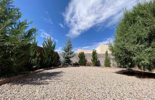Santa Fe Apartment | Pet Angel Inn - Pet Friendly Private Room with golf corse view in Santa Fe, NM