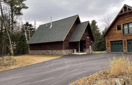 Carrabassett Valley House | Pet-Friendly Home in a Quiet Neighborhood Near Sugarloaf Mountain