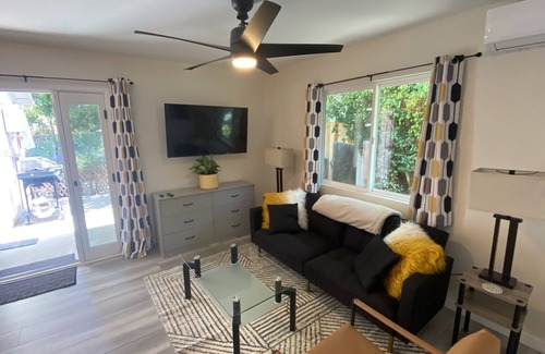Santa Barbara Cottage | Pet-Friendly 1BR/1BA ADU, sleeps 2-4ppl, full kitchen, BBQ