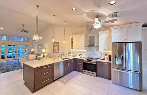 Park Shore House | PET FRIENDLY 2/2 HOME IN PARK SHORE TOWNHOME WITH PRIVATE BEACH ACCESS