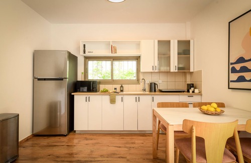 Kerem HaTeimanim Apartment | Pet-friendly 2BR Apt & Kitchen
