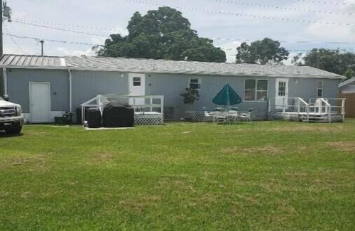 Taylor Creek House | Pet Friendly 3 Bed 2 bath Family Home on the Waternn