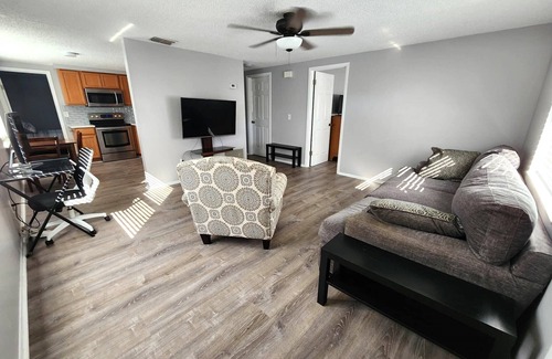 Braden River House | Pet Friendly 3 Bedroom Home With Fenced Yard