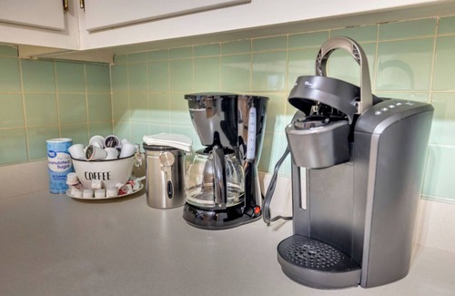 Decatur House | Pet-Friendly 5BR Lakeview Home~Sleeps 14~3,300 Sq. Ft.