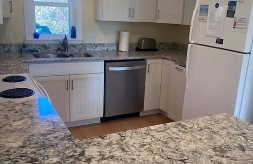 Emerald Isle Cottage | Pet Friendly, Affordable and private Single family home