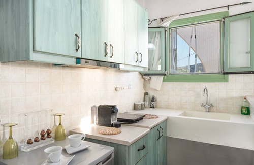 Sikinos Apartment | Pet-Friendly Apartment 'Paros' with Sea View, Whirlpool & Wi-Fi