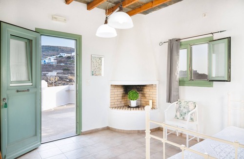 Sikinos Apartment | Pet-Friendly Apartment 'Paros' with Sea View, Whirlpool & Wi-Fi