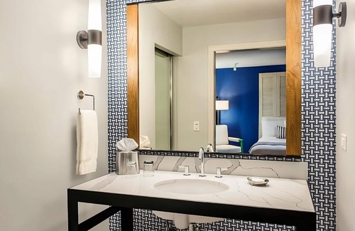 San Diego Hotel | Pet-friendly Beachfront Property with Outdoor Pool, Tennis Court