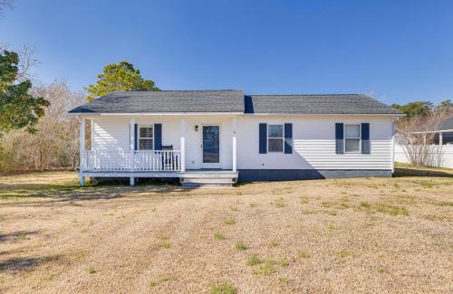 Morehead City House | Pet-Friendly Beaufort Home with Private Yard