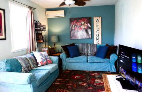 Rainbow CDP House | Pet Friendly Breathtaking Cottage with Great Views and Hot-tub in Rainbow, California