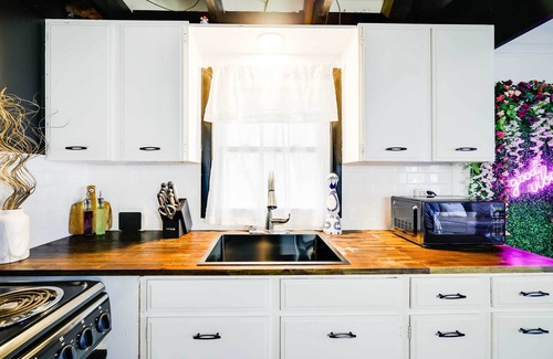Pocono Lake Cottage | Pet-friendly Cabin w/Hot Tub in Pocono Lake!