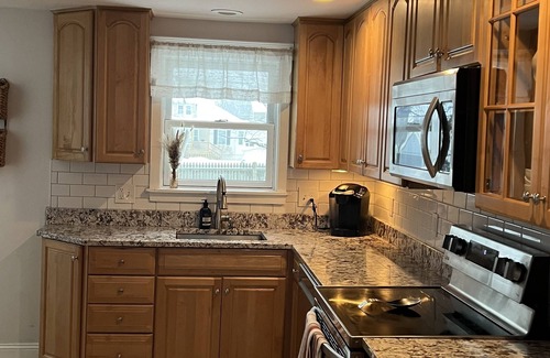 Portland House | Pet friendly cape, close proximity to downtown, shops, walking trails and I95!