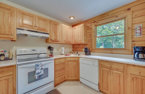Thornton Cabin | Pet-Friendly Conway Cabin ~ 5 to Campton Mountain!
