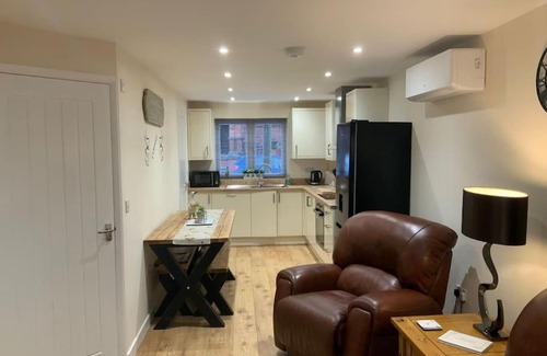 Ashbourne House | Pet Friendly Cottage Ashbourne with Parking