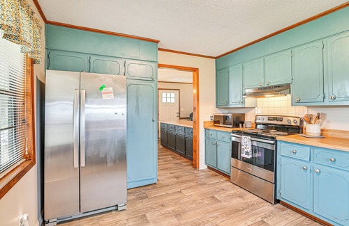 Etta House | Pet-Friendly Ecru Home: Patio & Yard, Near Hiking