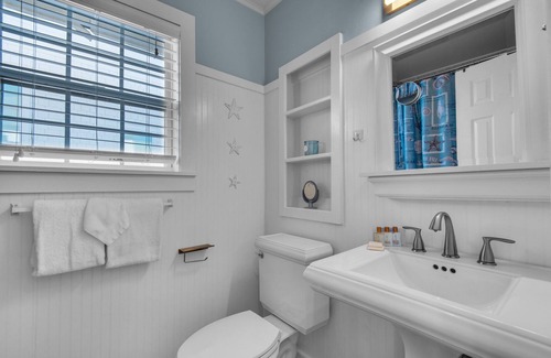Miramar Beach Cottage | Pet Friendly Elevated Cottage-1 Block 2 Beach-Pool