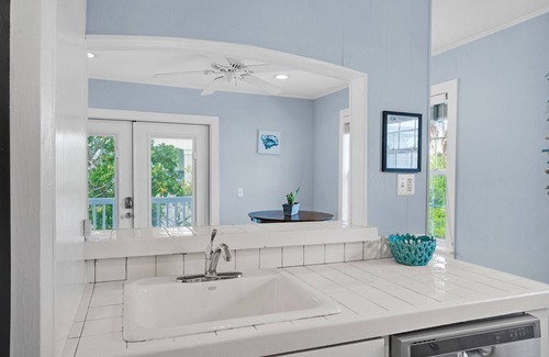 Miramar Beach Cottage | Pet Friendly Elevated Cottage-1 Block 2 Beach-Pool