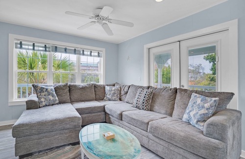 Miramar Beach Cottage | Pet Friendly Elevated Cottage-1 Block 2 Beach-Pool