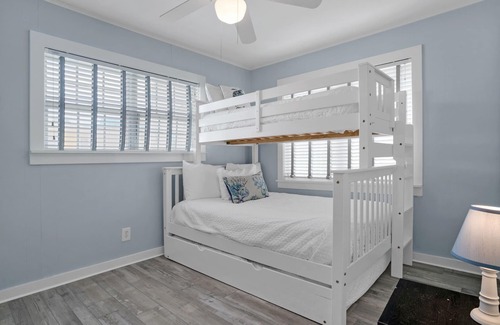 Miramar Beach Cottage | Pet Friendly Elevated Cottage-1 Block 2 Beach-Pool